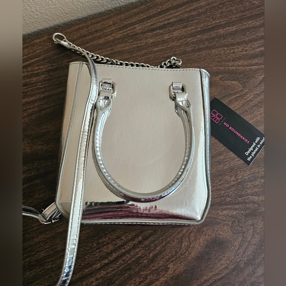No Boundaries brand Silver Metallic Tote Crossbody - Picture 4 of 5